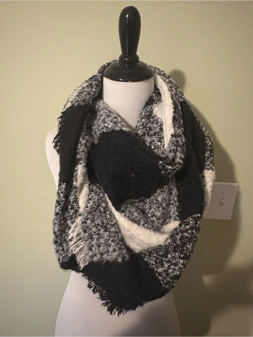 Pretty black & white scarf